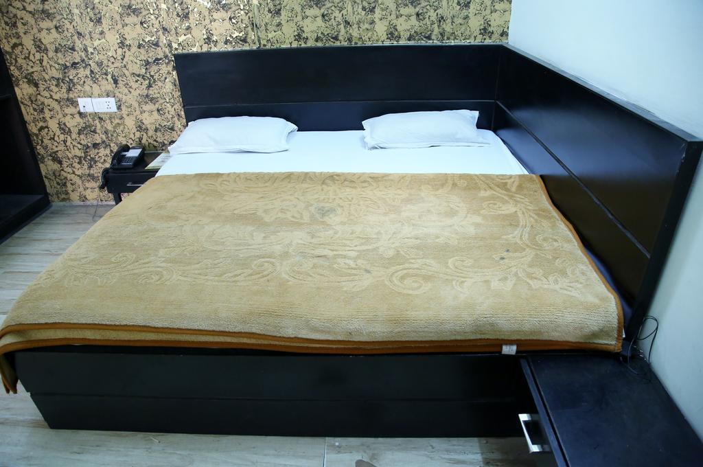 Hotel Ananda Delhi  Oda fotoğraf