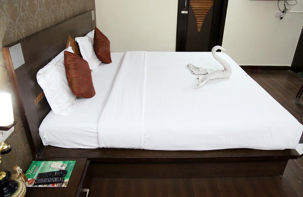 Hotel Ananda Delhi  Oda fotoğraf
